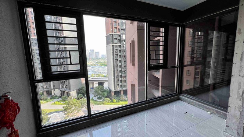 铝合金门窗在建筑行业的革新与应用