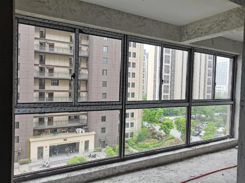 封阳台门窗:家居美化的必要步骤